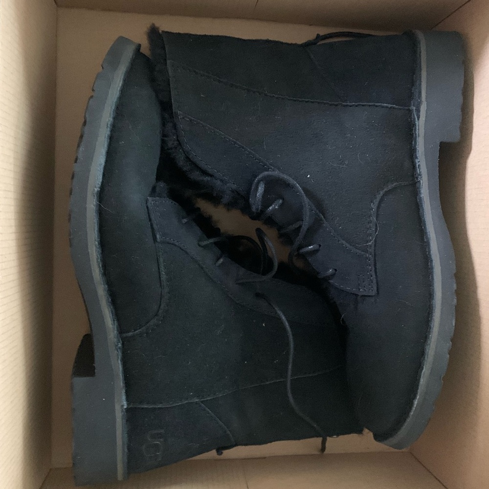 Women’s Preowned UGGs US size 9